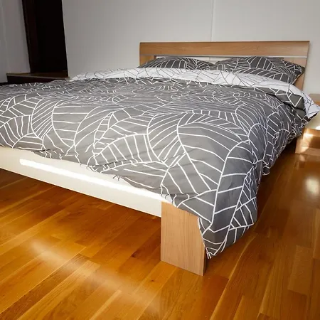 House Elan84 페일